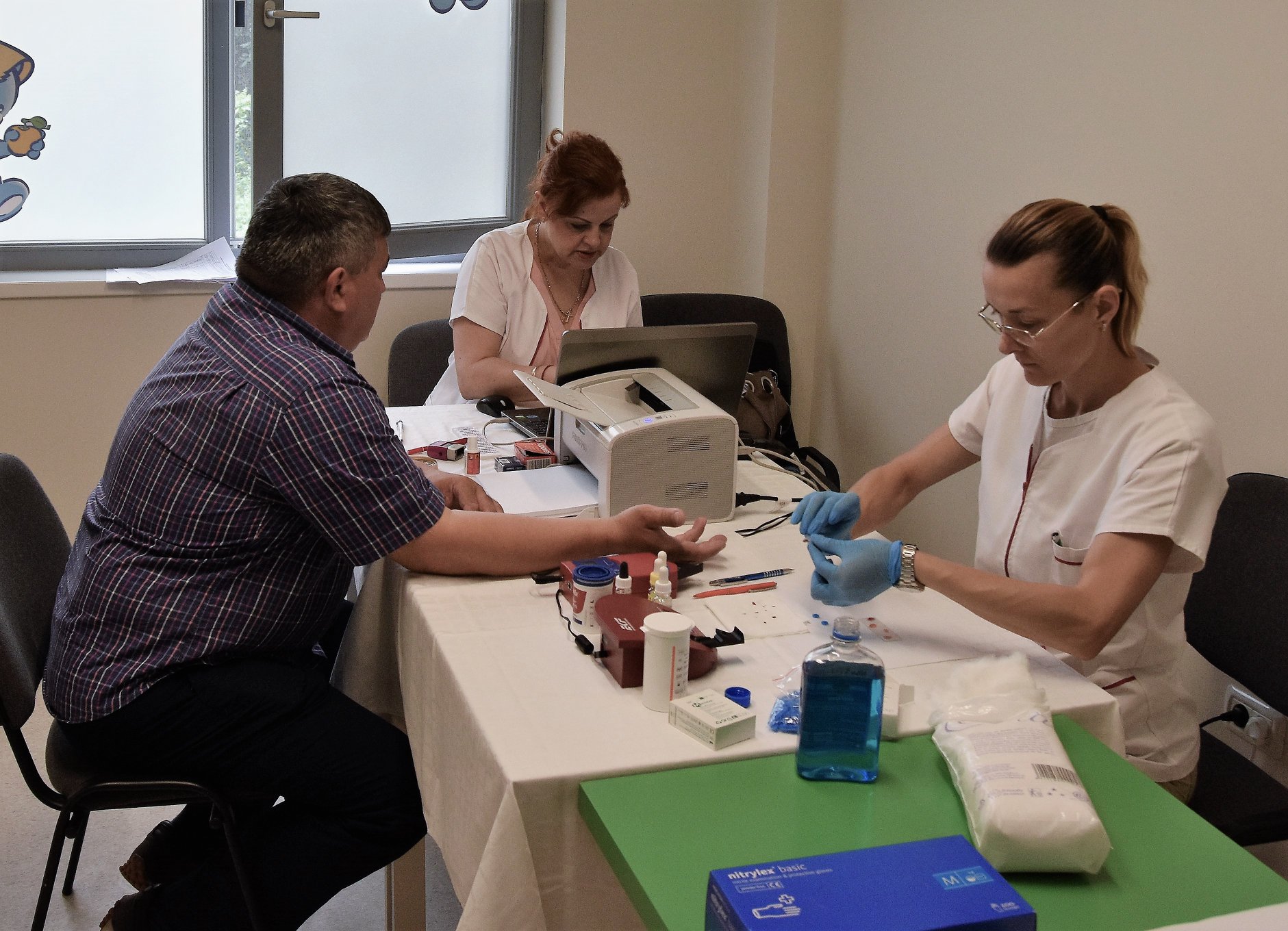 Campanie de donare sange la Pitesti de „Ziua Mondiala a Donatorului de Sange”, organizata de Muntenia Hospital